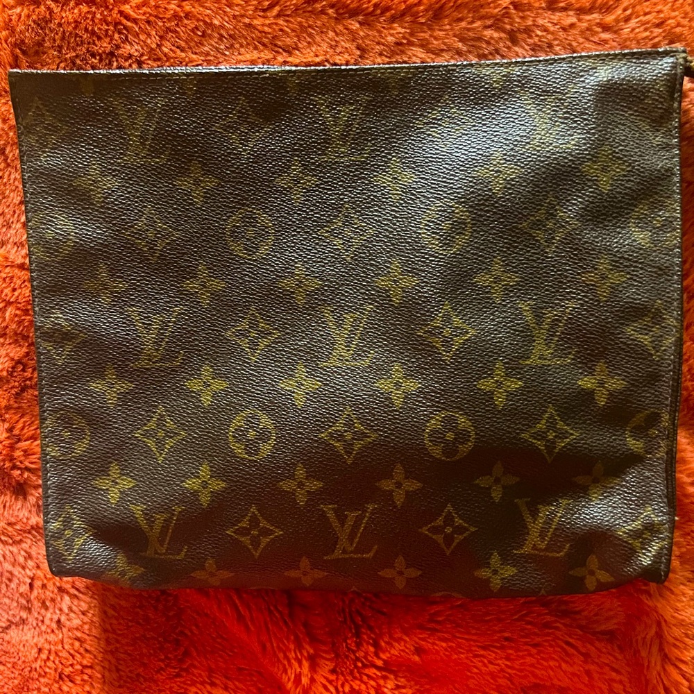 👜 VINTAGE Classic Auth. Louis Vuitton Monogram Pochette Voyage Toiletry Bag